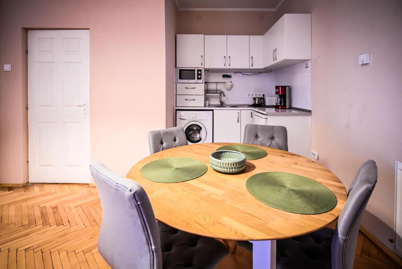 Jules' Sunny, Spacious And Central Apartment 锡比乌 外观 照片